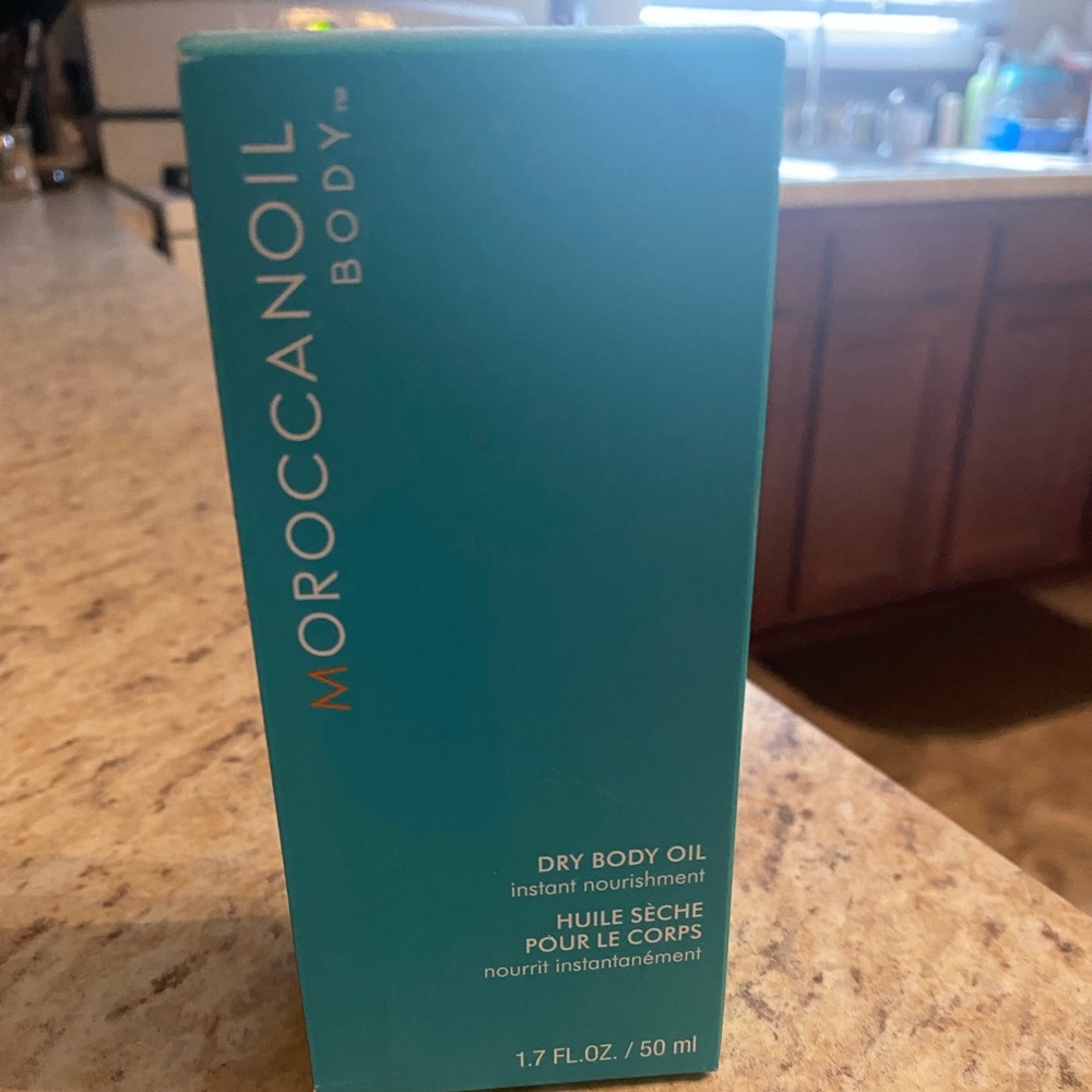 Moroccan oil dry body spray